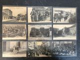 plusieurs vieilles photographies en noir et blanc représentant des personnes et des véhicules