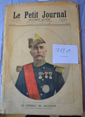 an old french newspaper with a picture of a man in a military uniform