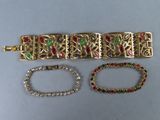deux bracelets en or sertis de pierres rouges et vertes