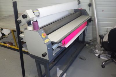 une image d'une machine servant à découper du papier