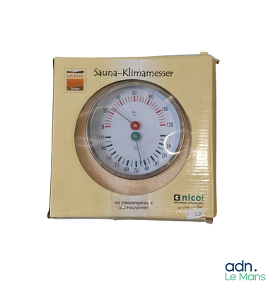 une boîte contenant un thermomètre, sur fond blanc