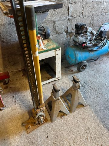 Deux chandelles et cric