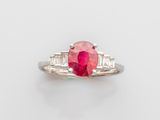 une bague en tourmaline rose et diamant