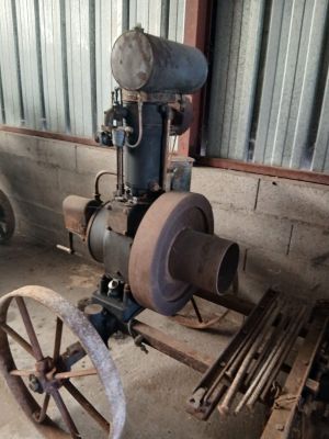 an old fashioned steam engine sitting in a garage