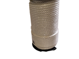 une corde blanche avec une bobine noire sur fond blanc