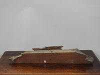 Dessus de porte en bois sculpté et doré. (photo 5)