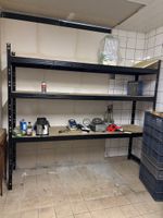 Étagère à 3 niveaux en métal laqué noir.