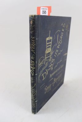 un vieux livre posé sur une table blanche, à côté d'une étiquette rouge