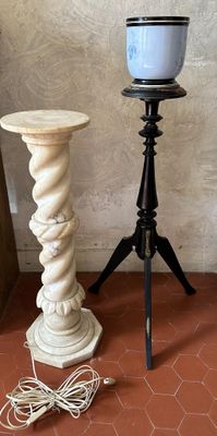 Sellette éclairante en albâtre ou marbre Hauteur 80.