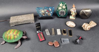 many items that are sitting on a table together