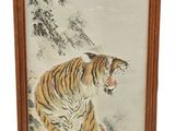 une image représentant un tableau représentant un tigre, dans un cadre en bois