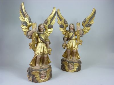 paire de figurines d'anges en laiton ancien sur socles en marbre