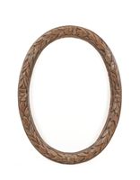 Cadre ovale en bois sculpté et patiné