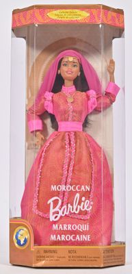 poupée Barbie dans une boîte, vêtue d'une robe rose et d'un nœud