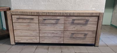 une photo d'une commode fabriquée à partir de bois de palette