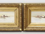 deux tableaux encadrés représentant des bateaux sur l'eau, dans un cadre doré