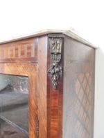 VITRINE de style Louis XVI en bois de placage et marqueterie… (photo 3)