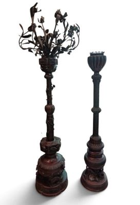 paire de bougeoirs anciens en bronze, ornés d'oiseaux et de fleurs
