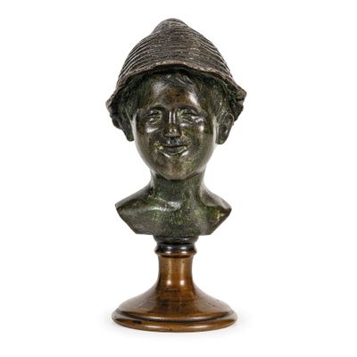 SCULPTEUR DU XIX-XX SIÈCLE Enfant de la rue avec chapeau