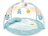 un tapis de jeu pour bébé orné d'un ours en peluche