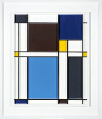 une peinture abstraite composée de carrés bleus, jaunes et noirs, dans un cadre blanc