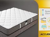 un gros plan d'un matelas sur lequel figure une étiquette