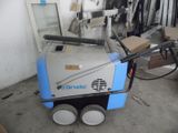 une machine qui se trouve dans un garage