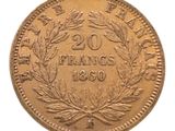 un gros plan d'une pièce de monnaie sur laquelle figure une couronne