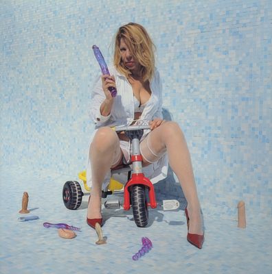 tableau représentant une femme assise sur un tricycle, un peigne à la main