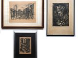 quatre dessins encadrés représentant des bâtiments et un train sur un mur blanc