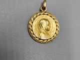 une pièce d'or portant un visage de femme