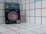 une photo d'une photo d'une salle de bains avec un sol carrelé