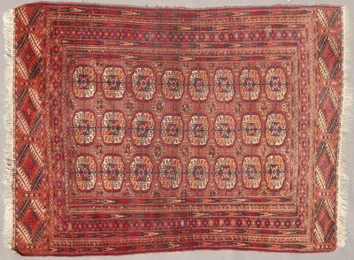un tapis rouge et noir à motifs
