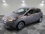 la photo d'une voiture grise garée dans un garage