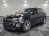 La Kia Kole 2020 est garée sur un sol carrelé à damier