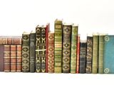 un grand nombre de livres empilés les uns sur les autres