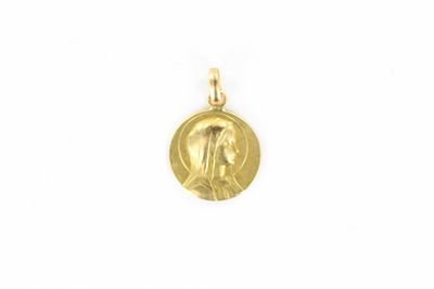 une pièce d'or portant un visage de femme