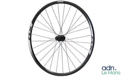 un gros plan d'une roue de vélo sur fond blanc