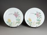 paire d'assiettes en porcelaine chinoise ornées de fleurs et d'oiseaux