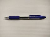 un stylo bleu posé sur une surface blanche