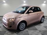 une photo d'une Smart rose dans un showroom