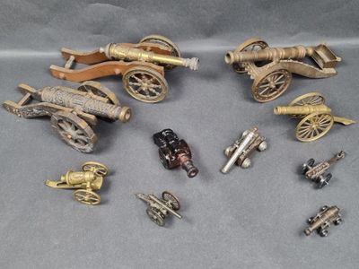 Lot de 10 canons miniatures diverses matières dont métal et …