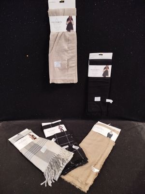 lot de 30 écharpes de marque ELEVENPARIS - différents modèle…