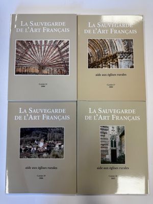 quatre livres posés sur une table blanche, contenant des illustrations de bâtiments