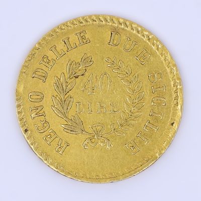 une image d'une pièce d'or sur une surface blanche avec un fond blanc