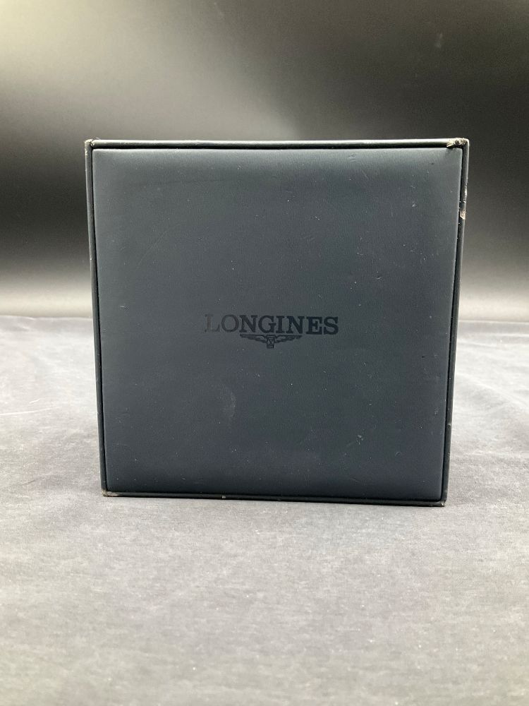 LONGINES, grand présentoir pour montre ( 13x 13cm ,H :8cm) . En l’état.