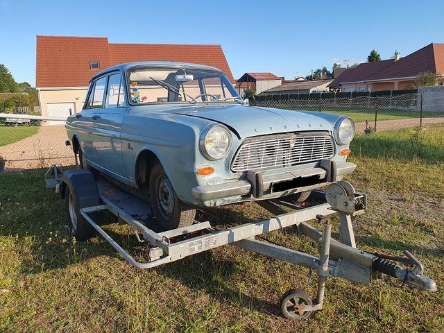 Véhicule particulier Ford Taunus 12m, immatriculée 566-GU-87, 1èr...