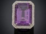 une bague en améthorate et diamants