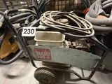 un petit chariot sur lequel sont posés tout un tas de fils