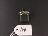 Gros plan sur une bague avec une étiquette de prix.
